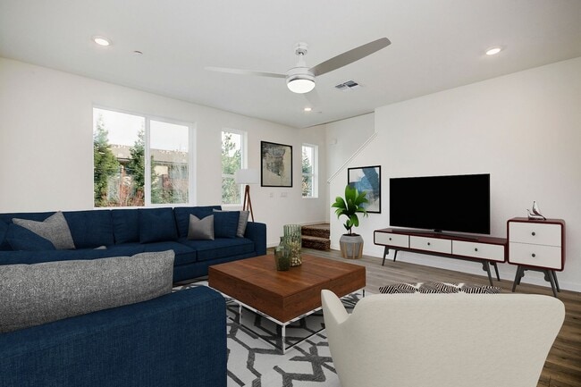 Building Photo - Gorgeous 4 Bedroom 3.5 bath home