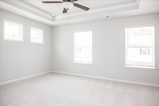 Building Photo - Newly Constructed 4bd/3.5ba Minutes From A...