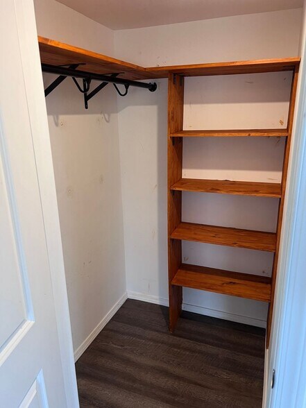 Building Photo - 4305 10th Ave