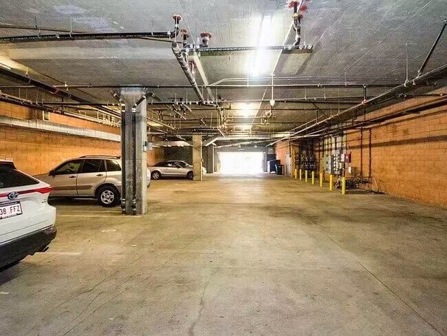 Building Photo - 137 W 6th St