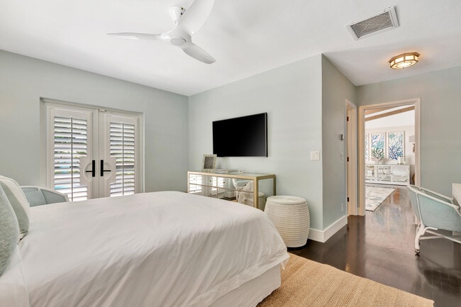 Building Photo - 136 Worth Ct S