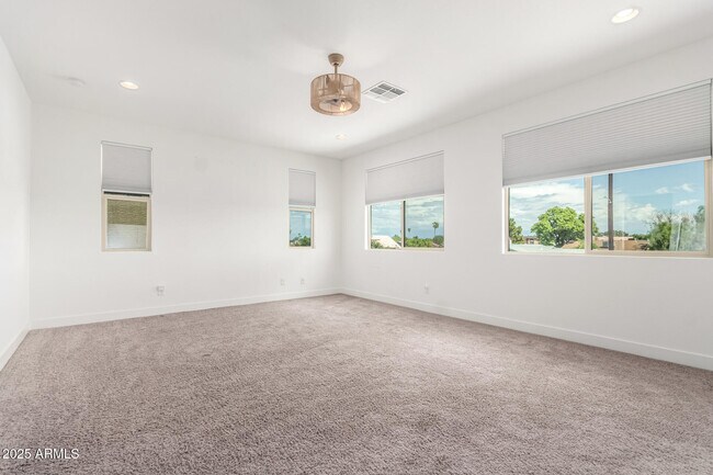 Building Photo - 5221 N 79th Dr