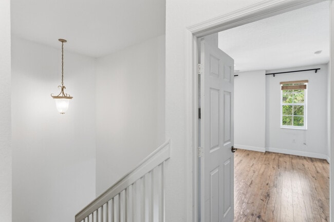 Building Photo - 5056 SW 141st Ave