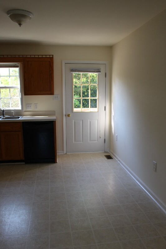 Building Photo - 9379 Redtop Ct