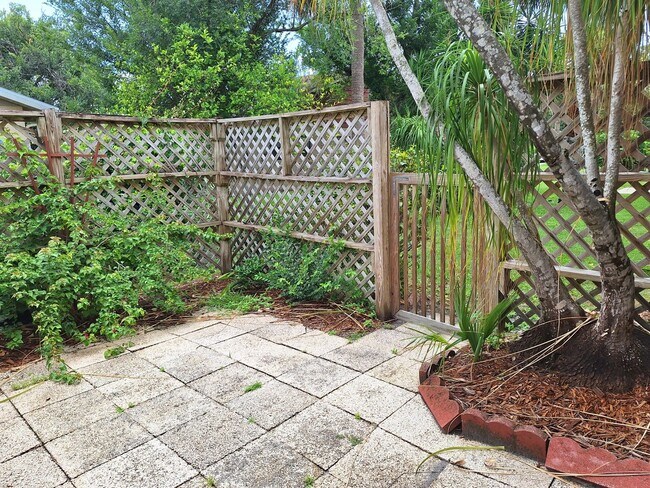 Building Photo - Adorable 2BR 2BA duplex in Shangr La Village
