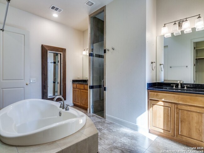 Building Photo - 16 Liser Glen