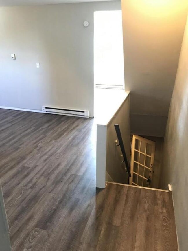 Building Photo - 17 E Louther St