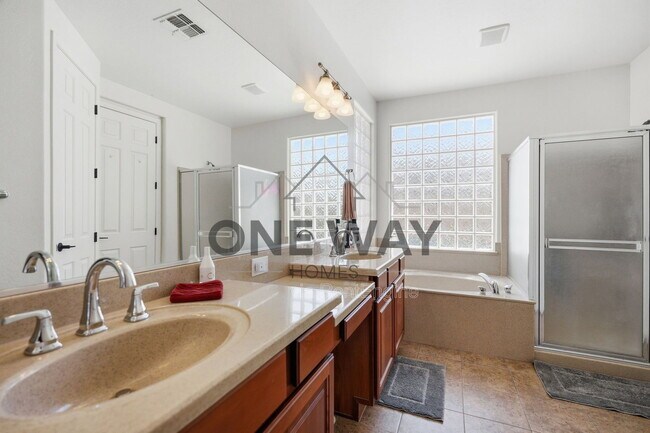 Building Photo - 587 E Benrich Dr