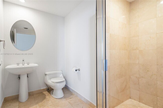 Building Photo - 808 Brickell Key Dr