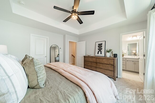 Building Photo - 4040 Hidden Oaks Dr