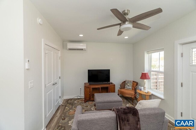 Building Photo - 1403 Burgess Ln