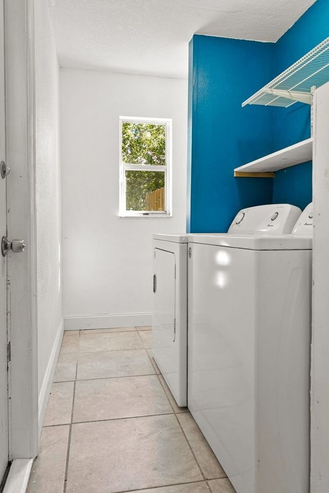 Building Photo - 2393 Victor Rd