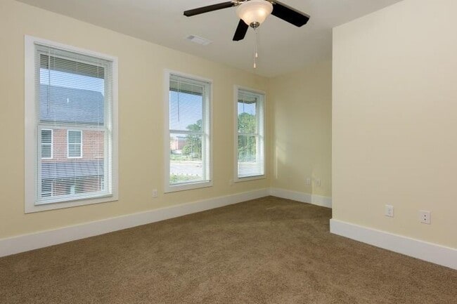 Building Photo - 2189 Old Georgian Terrace