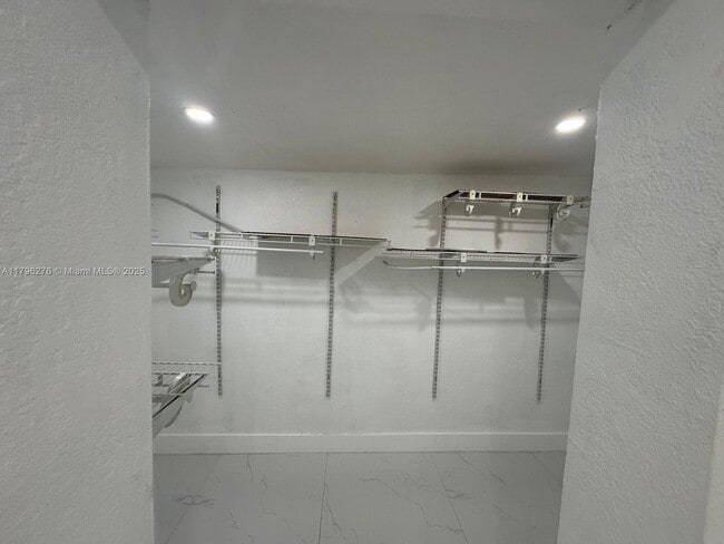 Building Photo - 215 W 44th St