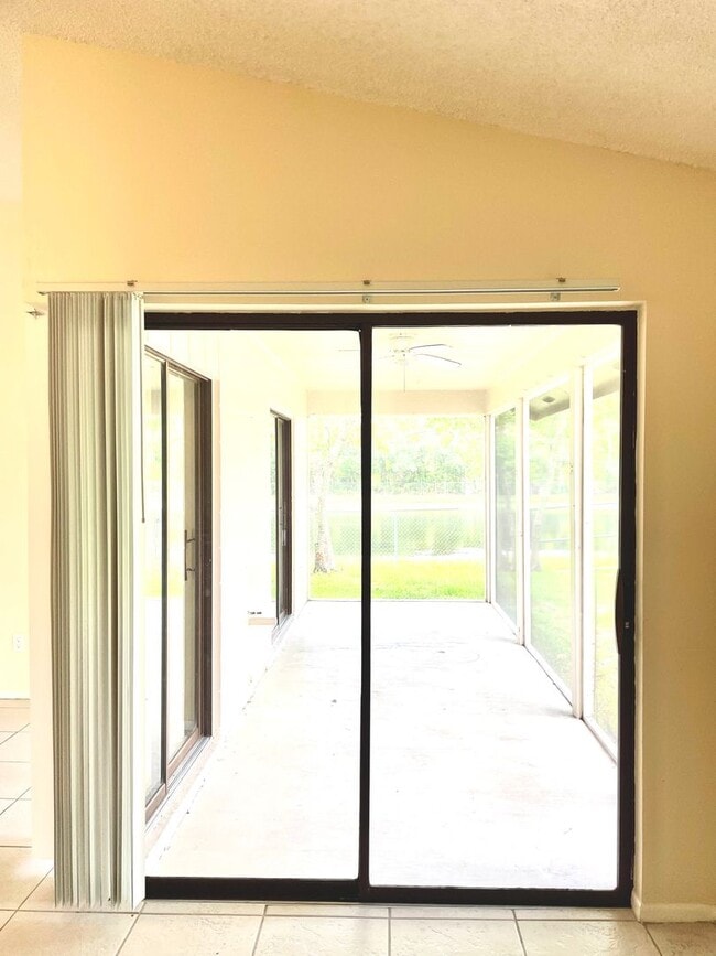Building Photo - Mid-Century Charmer ONLY $1995/ Month - 2B...