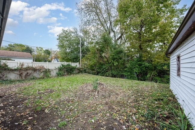 Building Photo - 4612 W Hillcrest Ave