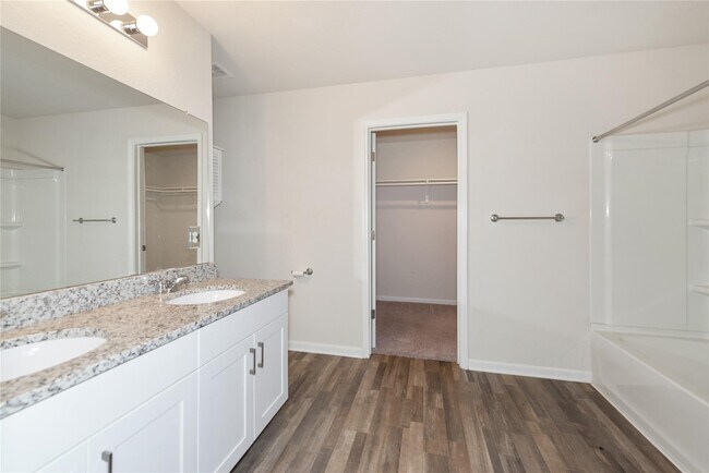 Building Photo - 15621 Briar Forest Dr