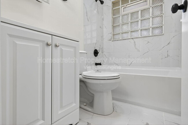 Building Photo - 437 Lanark Rd