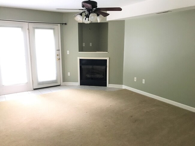 Building Photo - End Unit Townhome on Quiet Cul-De-Sac in Covington Crossing