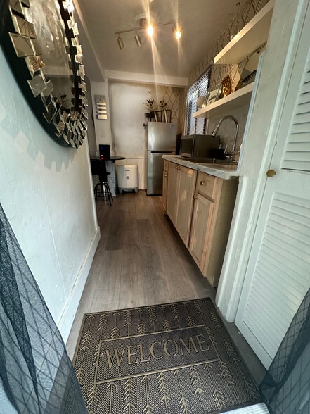 kitchen - 1051 NW 25th Ave