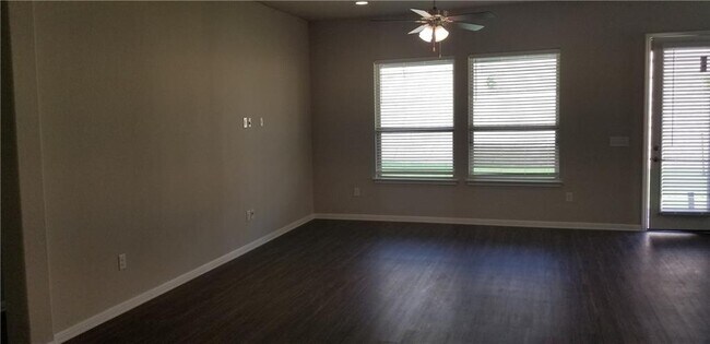 Building Photo - 908 Kingston Pl