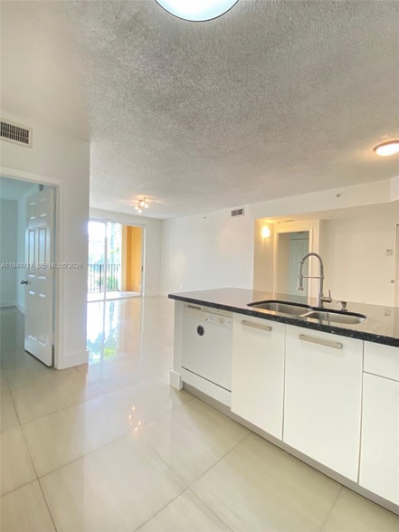 Building Photo - 2440 E Preserve Way