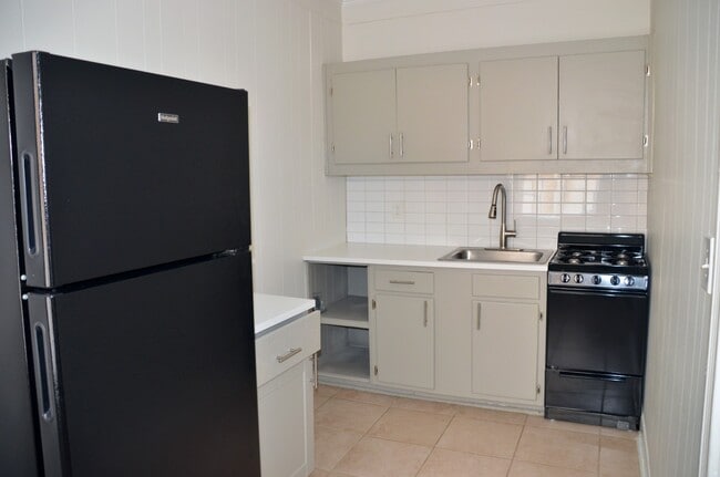 Building Photo - Madrid Apartments