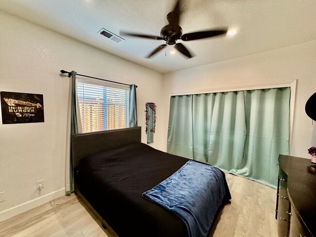 Building Photo - Beautiful Single Story 4 Bedroom 3 Bathroo...