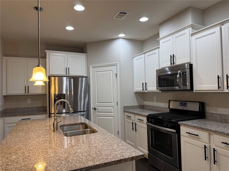 Building Photo - 414 Spring View Dr