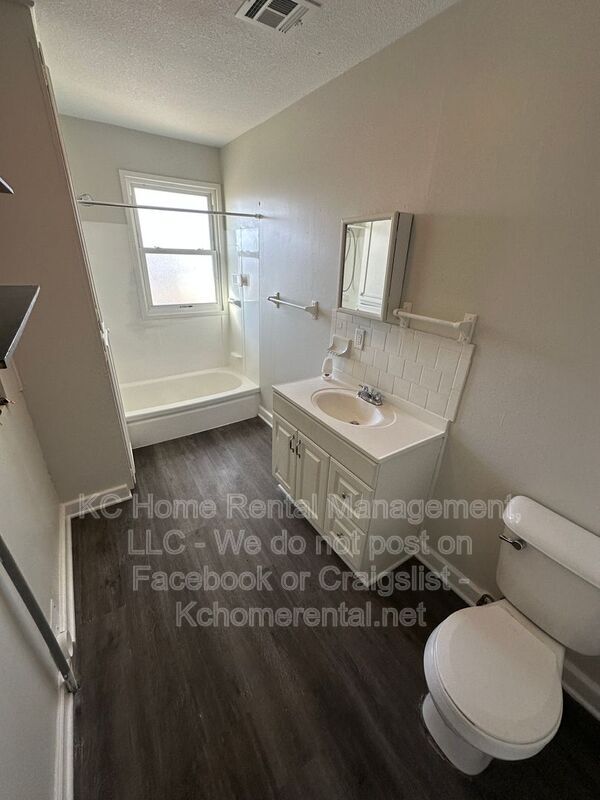 Building Photo - 1114 E Myrtle St