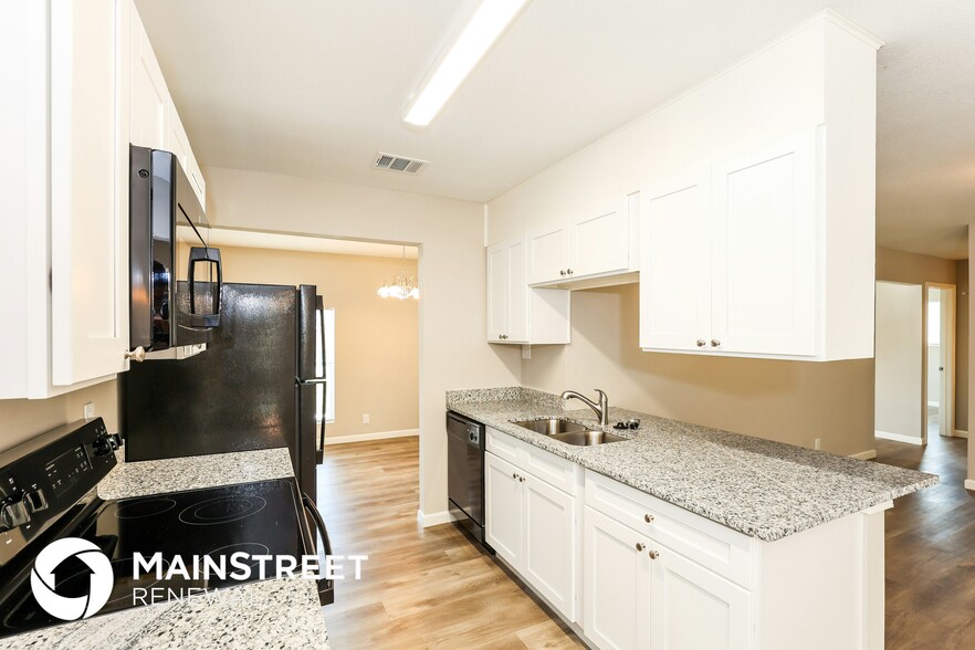 Building Photo - 5814 Castle Brook Dr