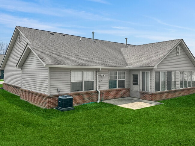 Building Photo - Beautiful 2BR 2BA Home w/ Sunroom • Full Kitchen Suite • Attached Garage in Columbus