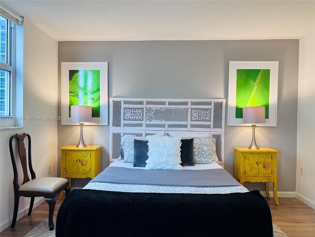 Building Photo - 1200 Brickell Bay Dr