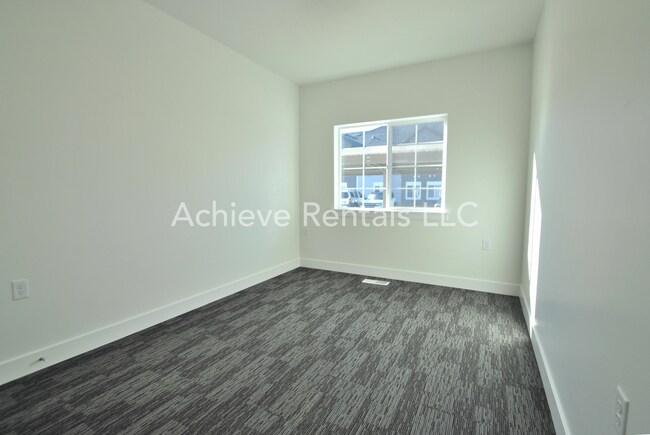 Building Photo - 1593 110