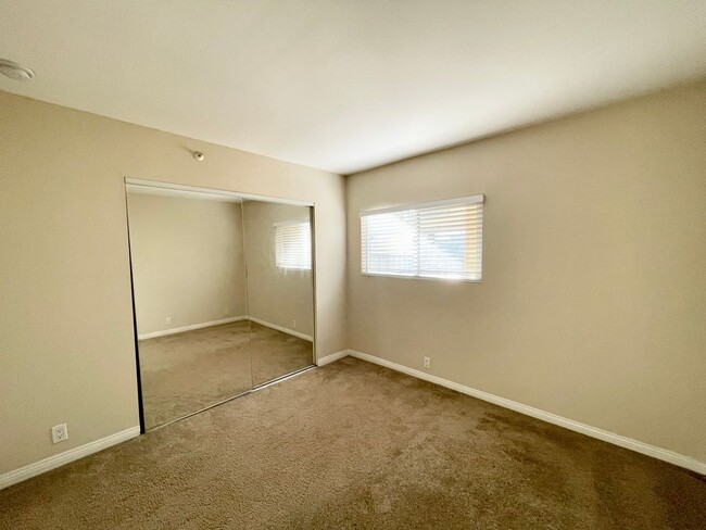 Building Photo - Beautiful 2BD/2BA Condo With Two Parking Spaces in PB