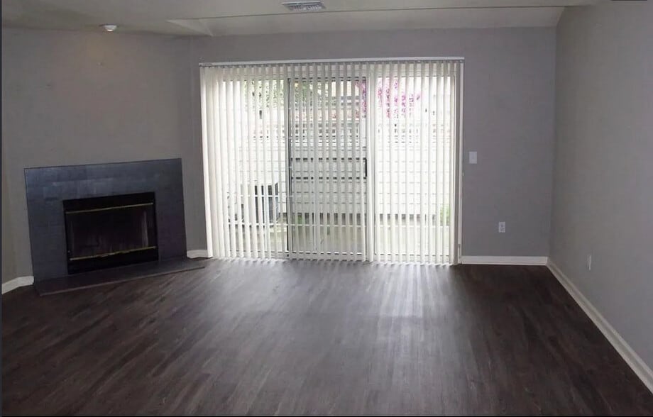 Building Photo - Ray Myers