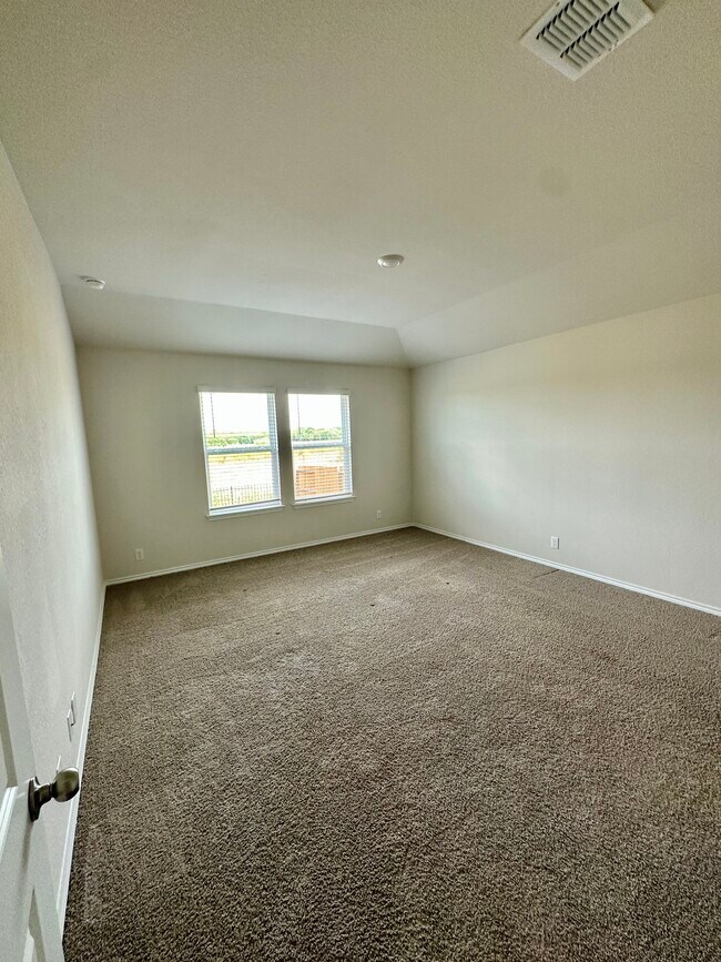 Building Photo - 425 Middle Green Loop