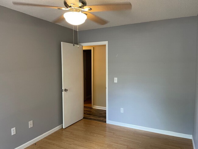 Building Photo - 1136 Longleaf Rd
