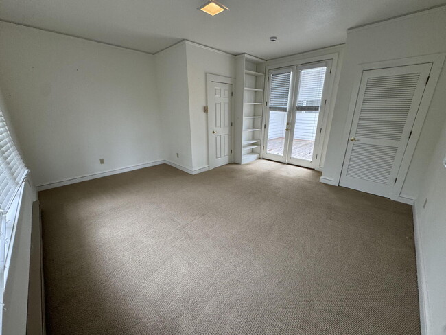 Building Photo - Spacious 2bed Plus Office, Single-level in Waverly Heights