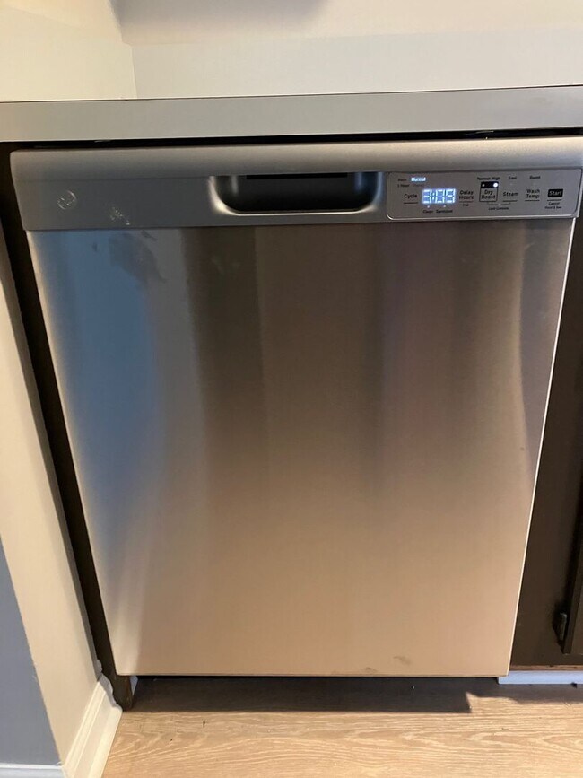 Building Photo - Comfortable, All-New Liverpool TownHome