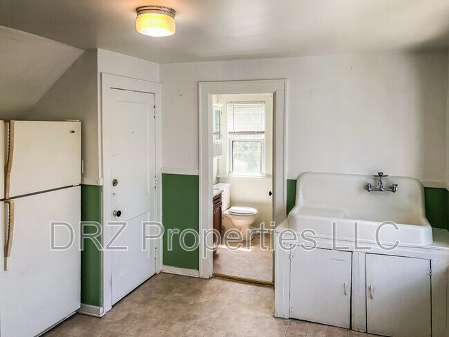 Building Photo - 1012 Bridge St NW