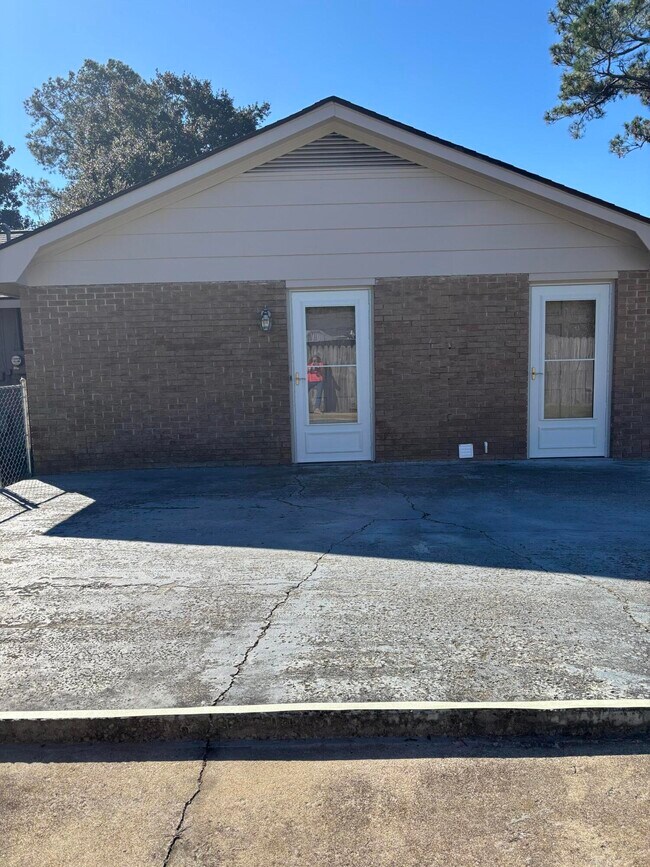 Building Photo - 855 Whatley St