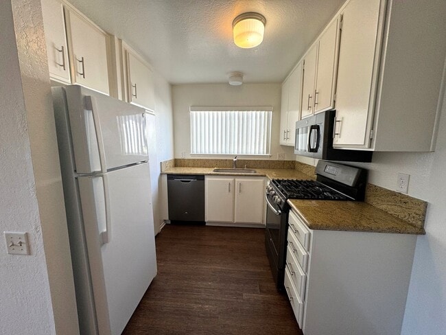 Building Photo - Penthouse Living in Ventura Keys – Harbor Village Condo