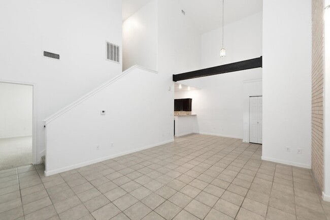 Building Photo - 2445 Monarch Dr