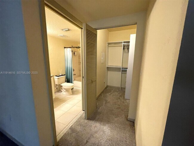 Building Photo - 6584 W Sample Rd