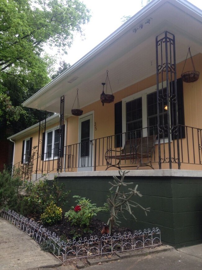 Building Photo - 3BR Normaltown Charmer