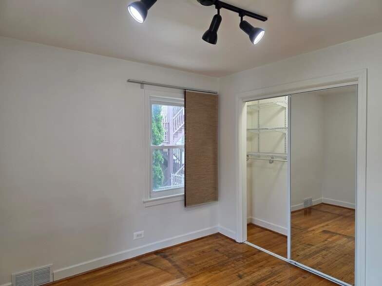 Building Photo - 8206 Kilpatrick Ave