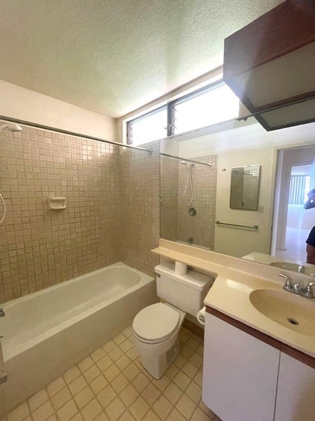 Building Photo - 2 Bedroom / 2 Bath / 2 Parking at Poha Kea...