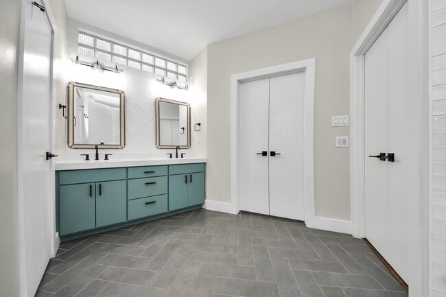 Building Photo - 5710 Cornish St