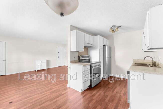 Building Photo - 201 Oakmont Ave